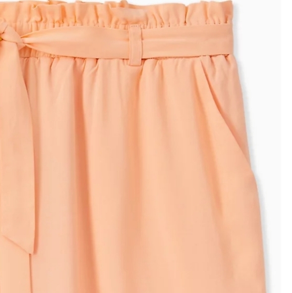 TORRID SELF TIE PAPERBAG WAIST MID SHORT - CHALLIS PEACH 2x - Picture 2 of 10
